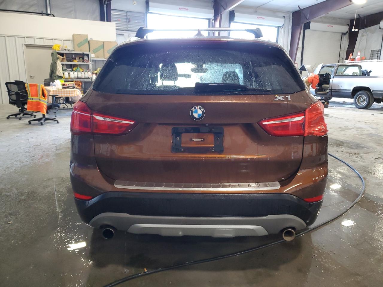 VIN WBXHT3C39H5F70343 2017 BMW X1 no.6