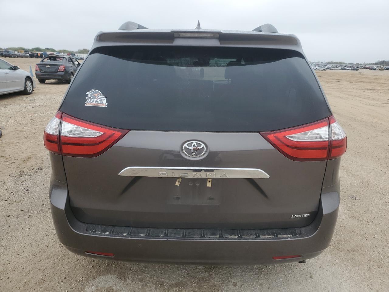 2019 Toyota Sienna - Image 6