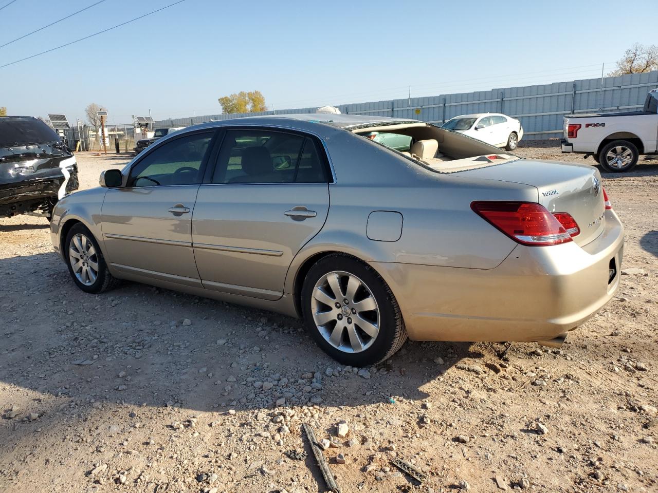 2007 Toyota Avalon - Image 2