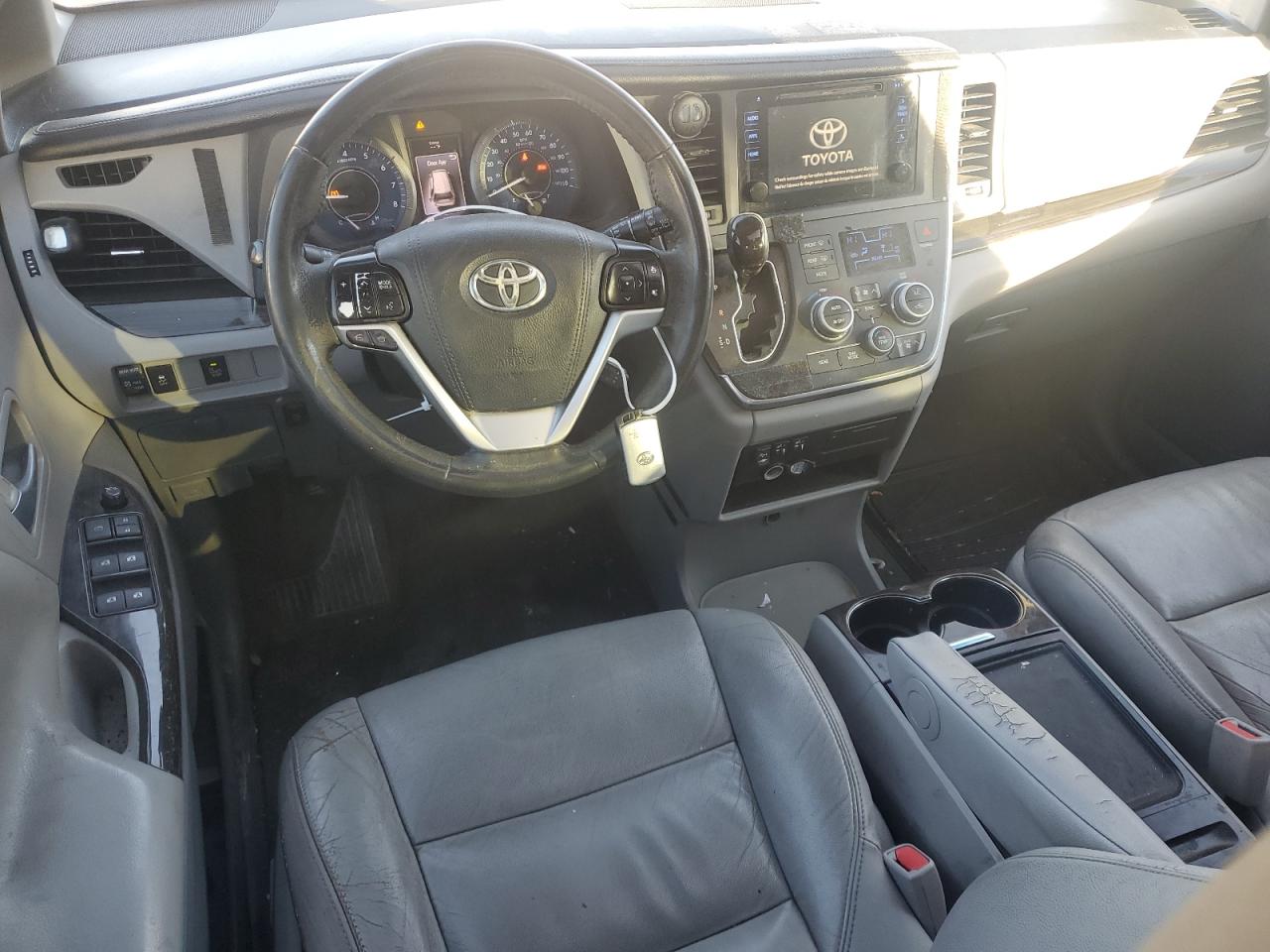 2015 Toyota Sienna - Image 8