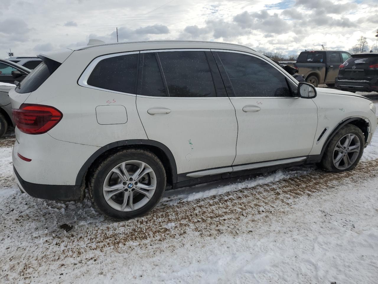 VIN 5UXTR7C55KLR43987 2019 BMW X3 no.3