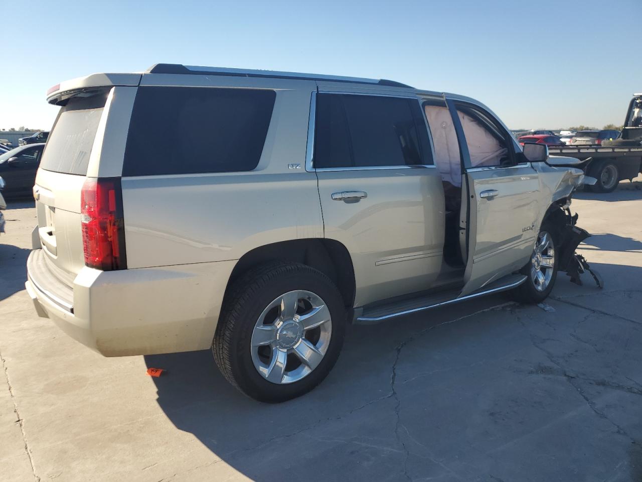 VIN 1GNSCCKC1FR303731 2015 CHEVROLET TAHOE no.3