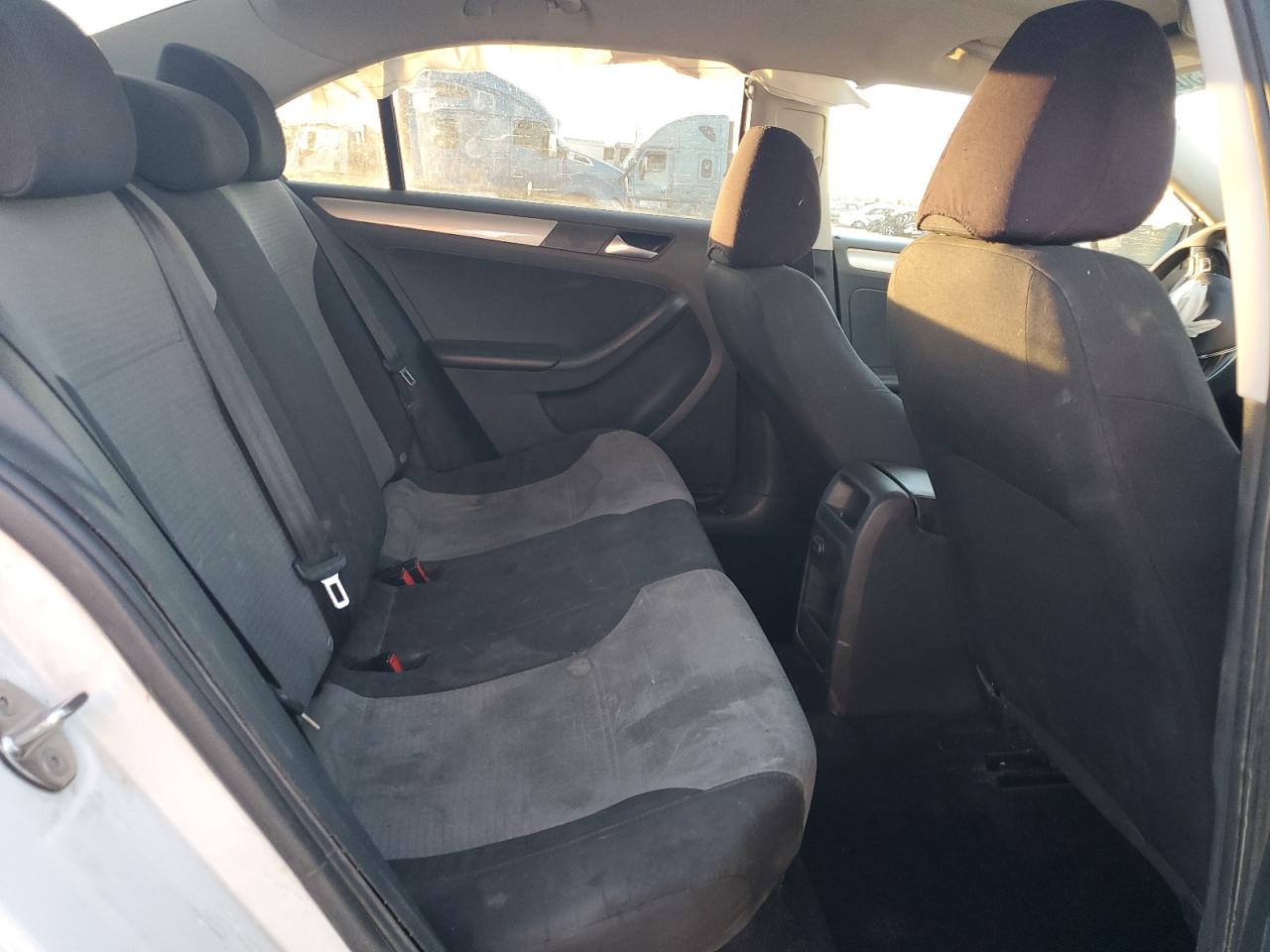 2017 Volkswagen Jetta - Image 10