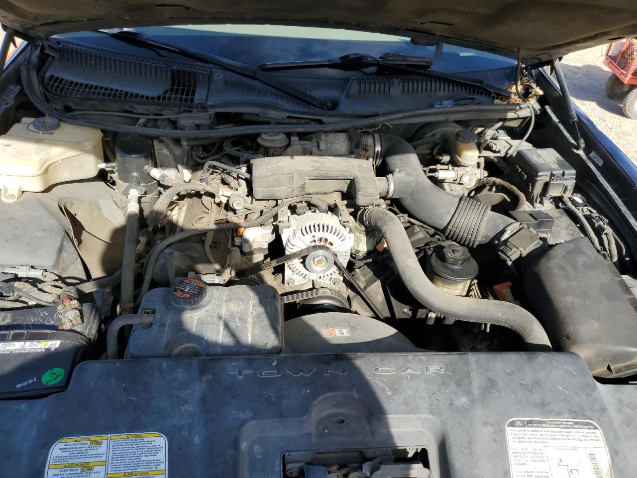 2000 Lincoln Town Car Signature VIN: 1LNHM82W2YY870526 Lot: 85537694