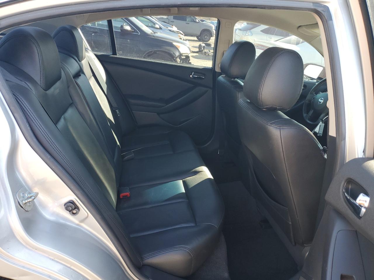 2011 Nissan Altima - Image 10