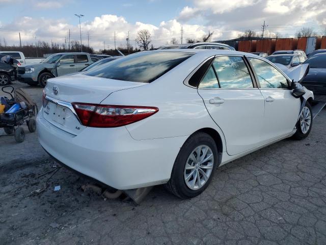 Sedans TOYOTA CAMRY 2015 Biały