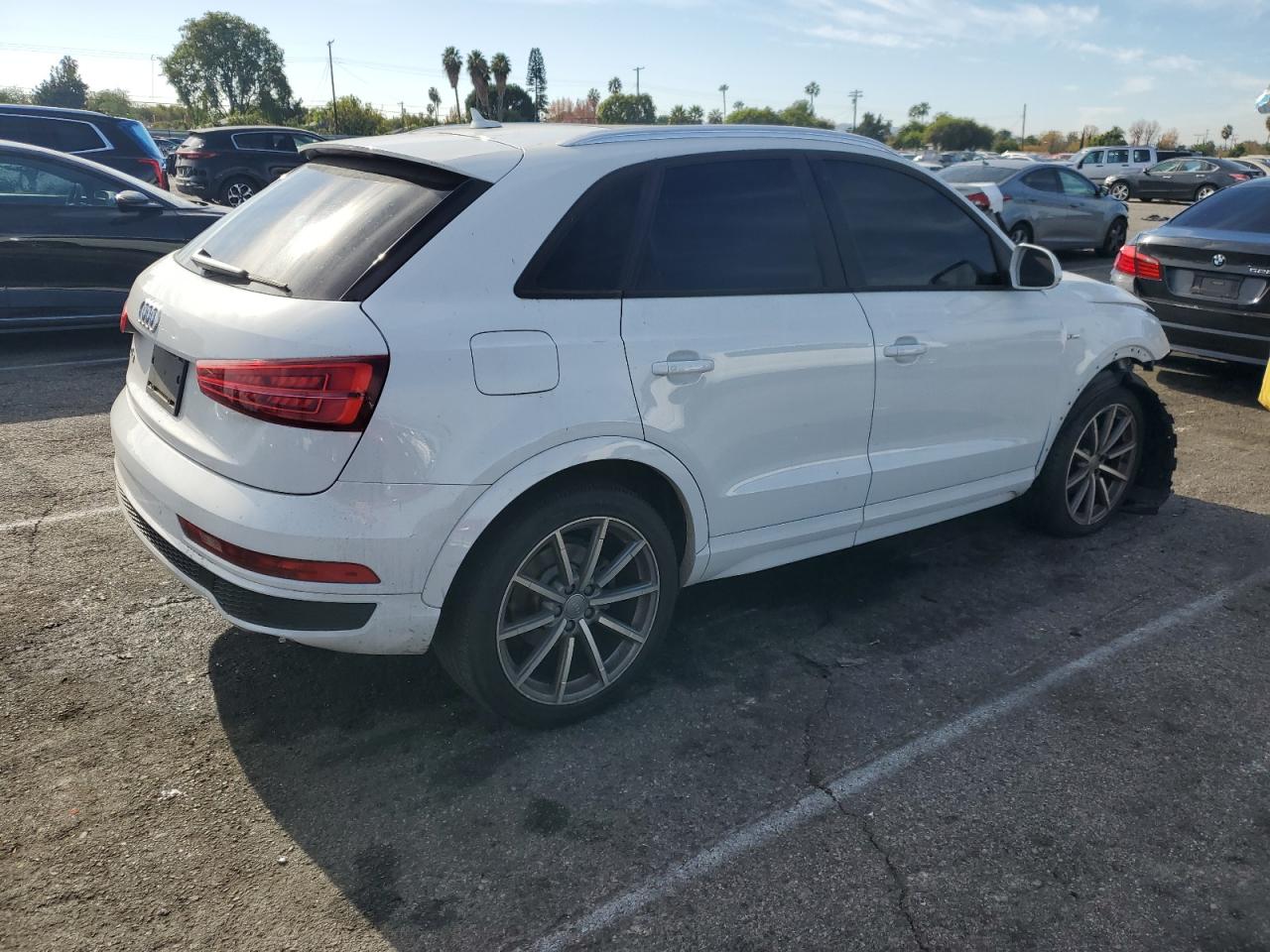 VIN WA1BCCFS5JR024781 2018 AUDI Q3 no.3