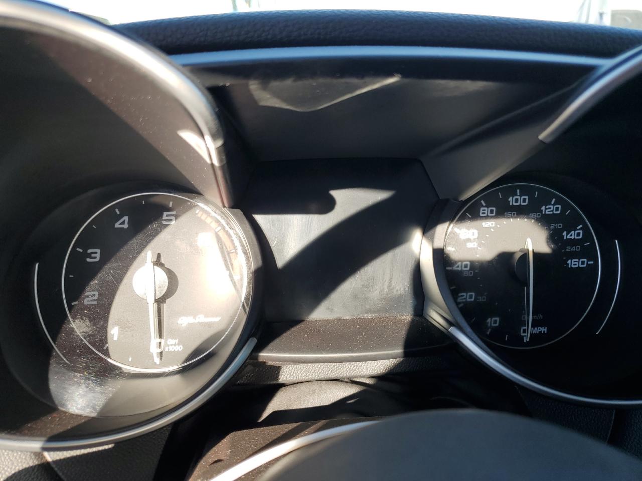 2017 Alfa Romeo Giulia - Image 9