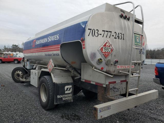 2006 PETERBILT 335 