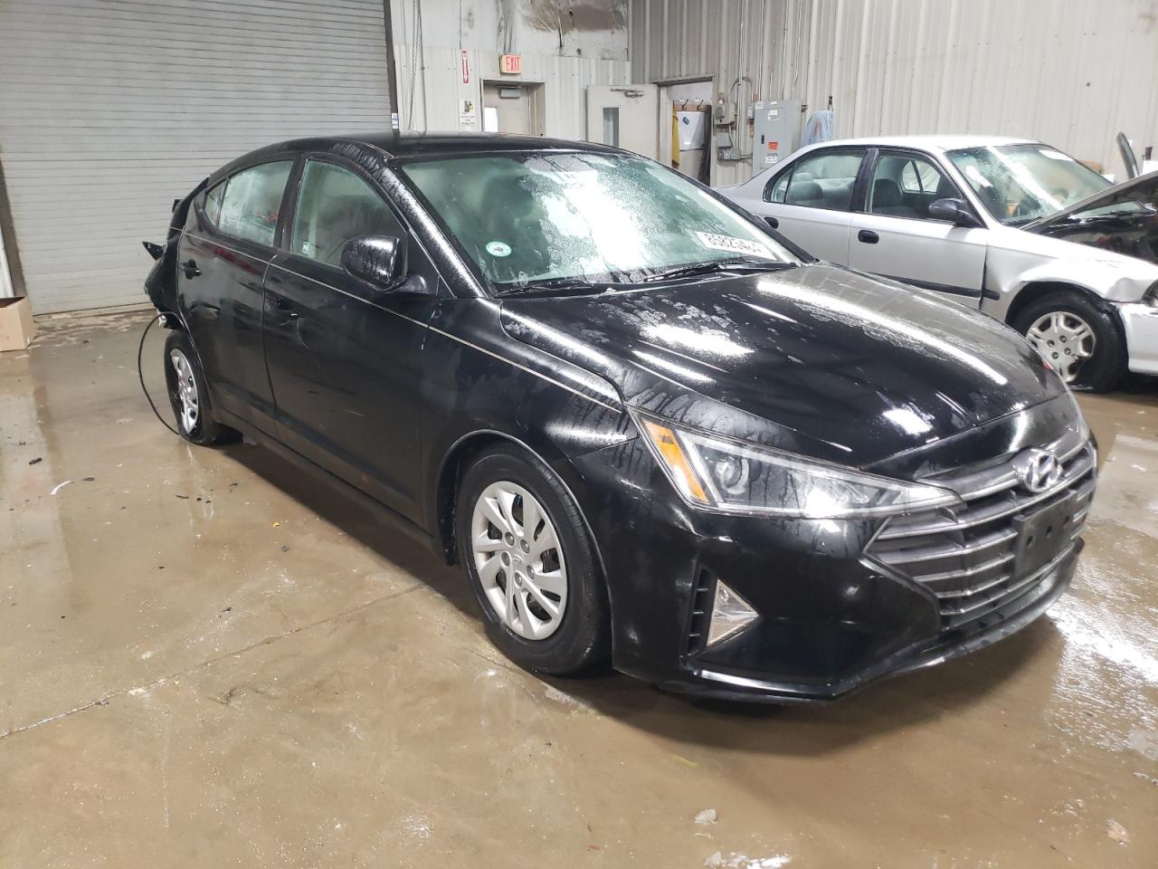 2019 Hyundai Elantra - Image 4
