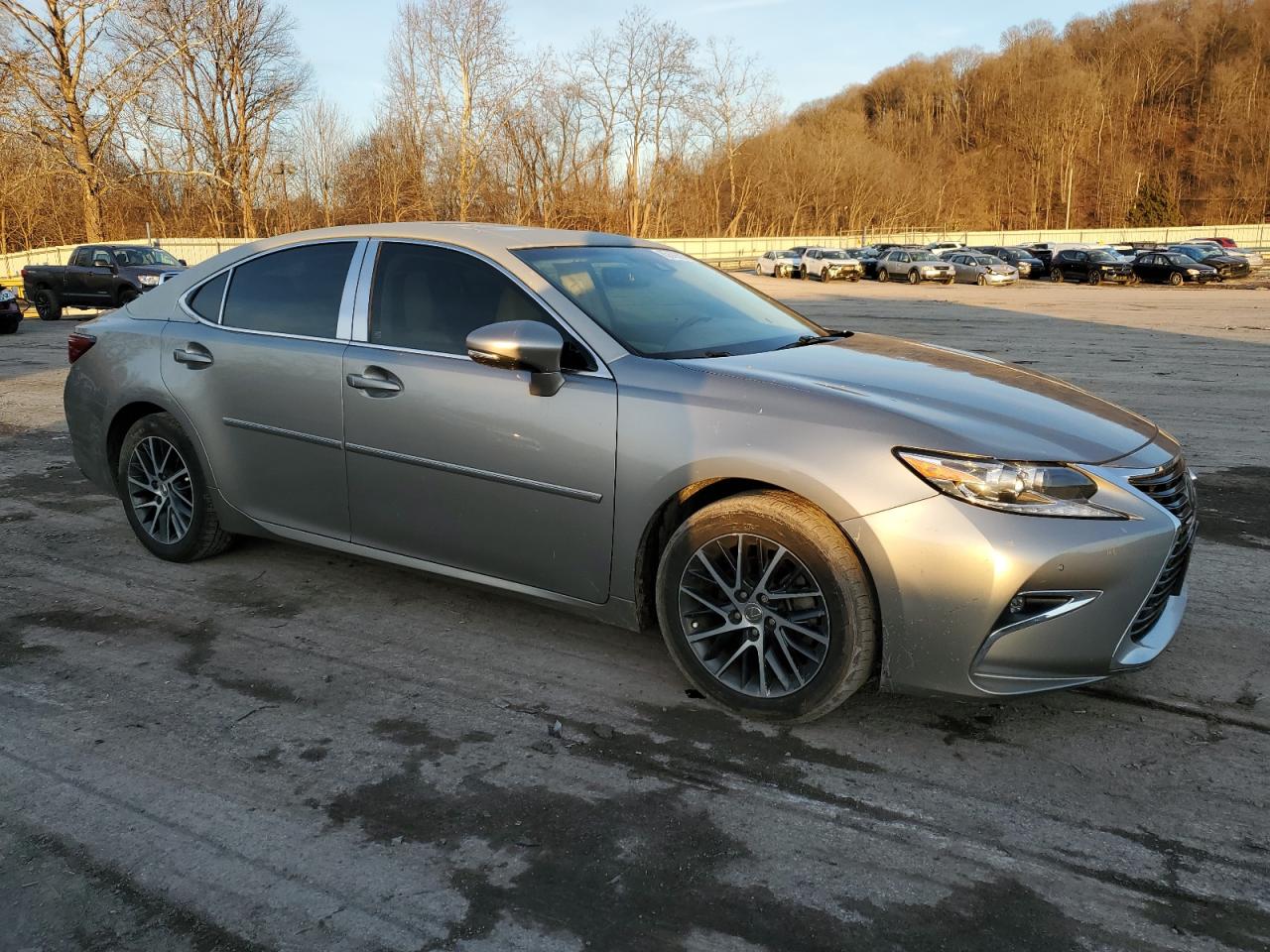 2016 Lexus ES - Image 4