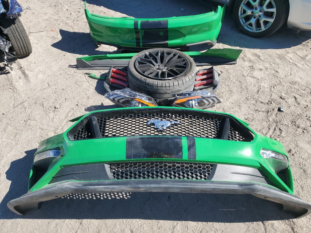2019 Ford Mustang - Image 12