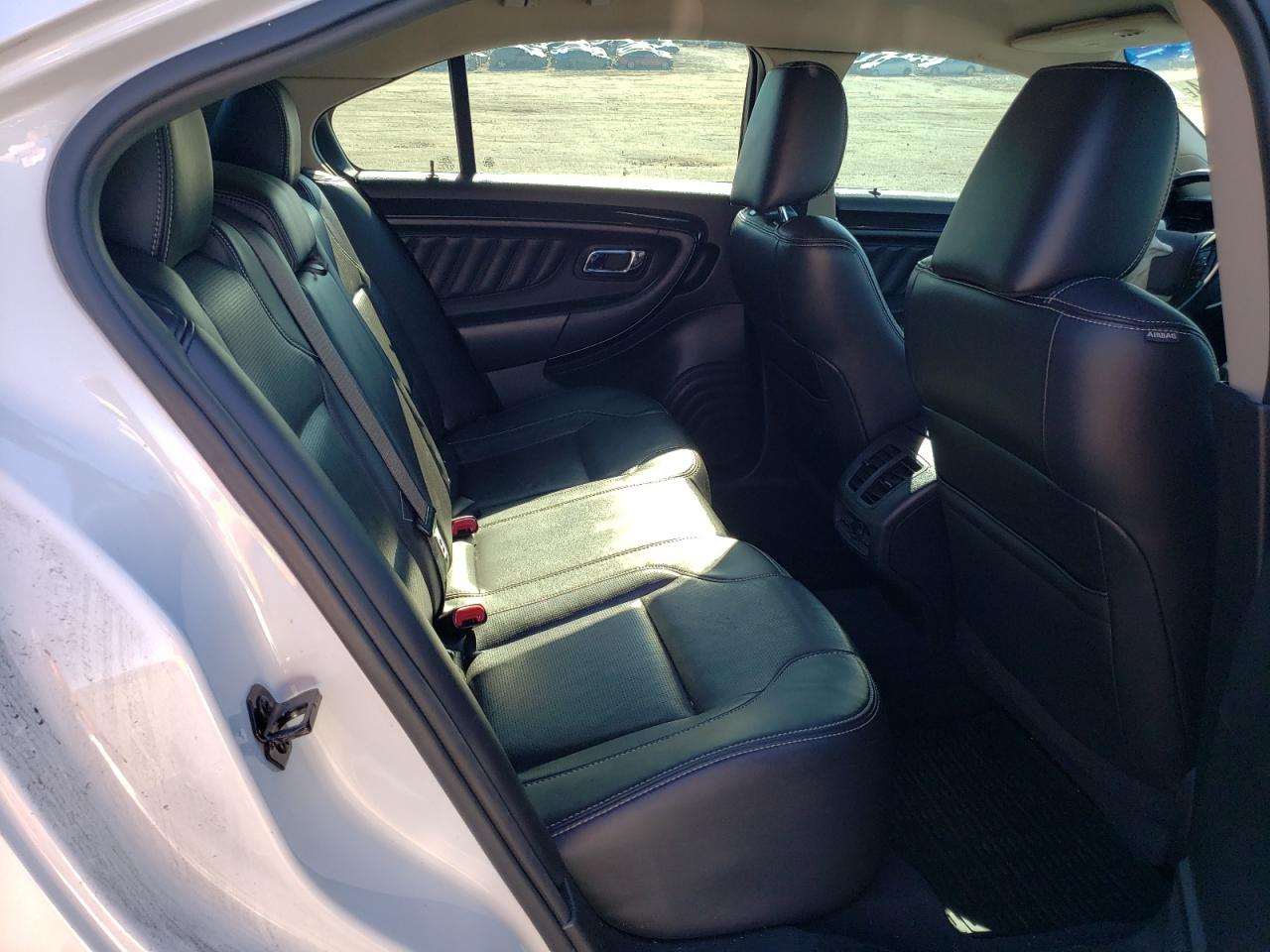 2011 Ford Taurus - Image 10