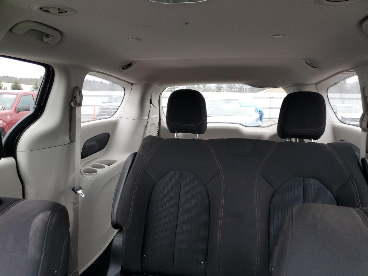 2018 Chrysler Pacifica - Image 10