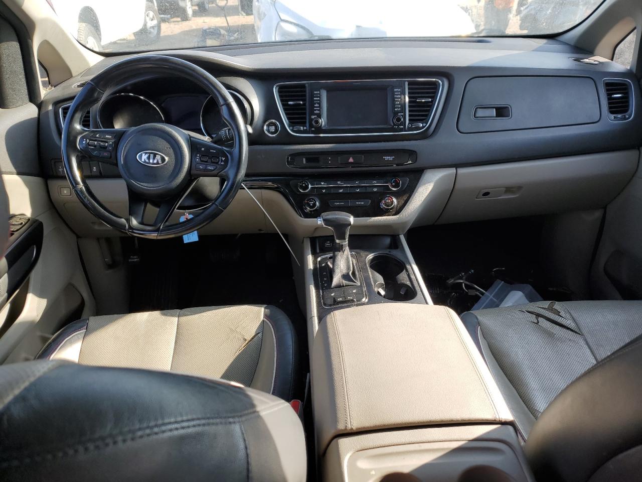 2017 Kia Sedona - Image 8