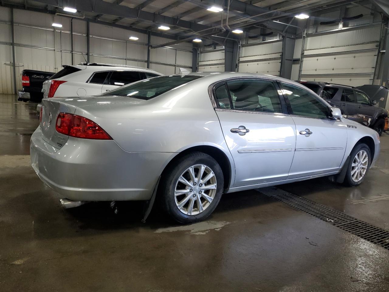2010 Buick Lucerne - Image 3