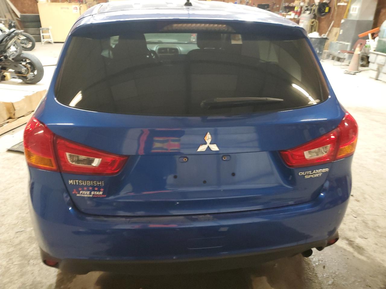 2015 Mitsubishi Outlander - Image 6