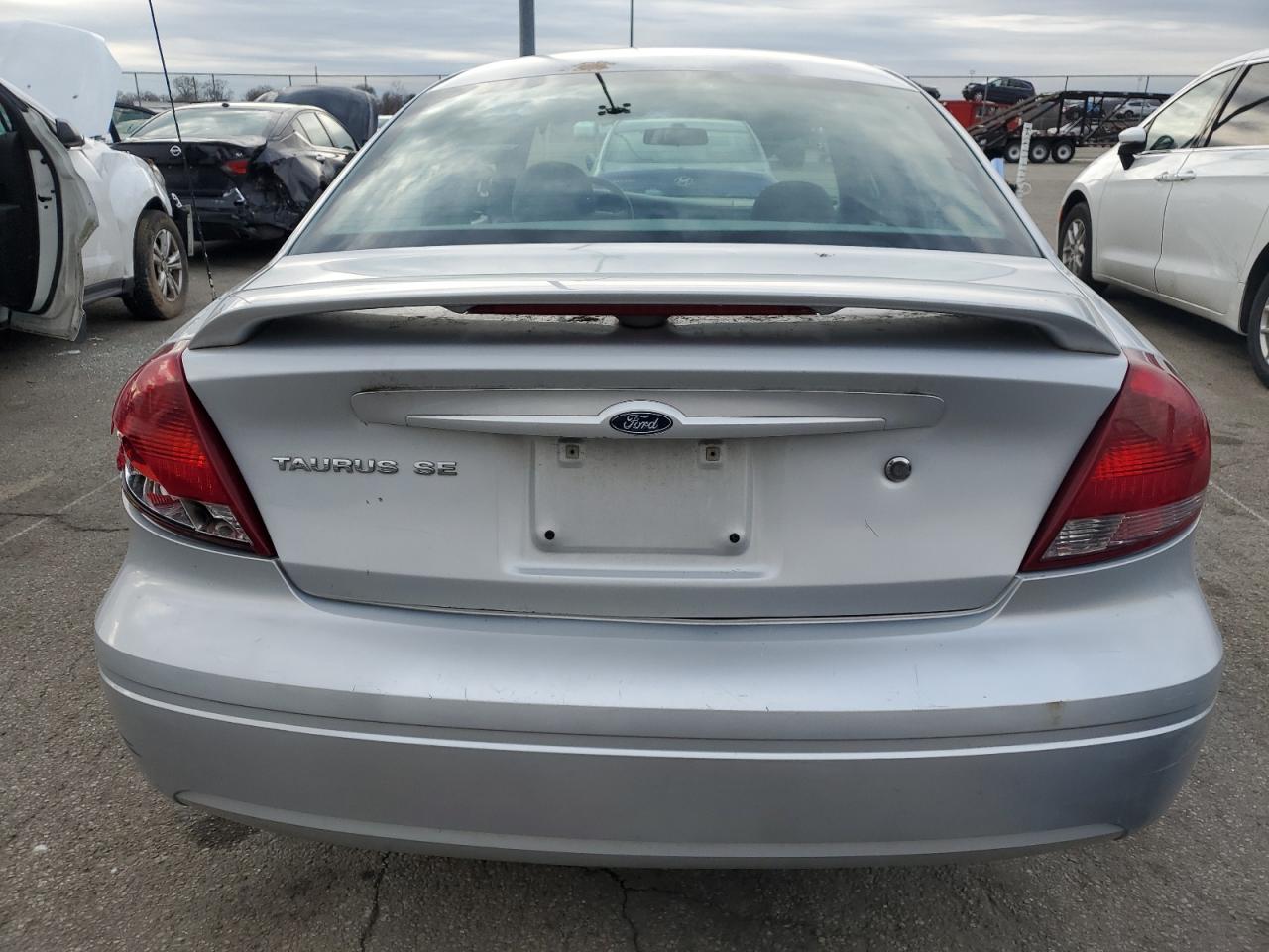 2007 Ford Taurus - Image 6