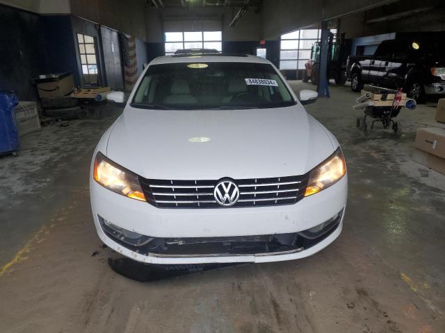  VOLKSWAGEN PASSAT 2014 Белы