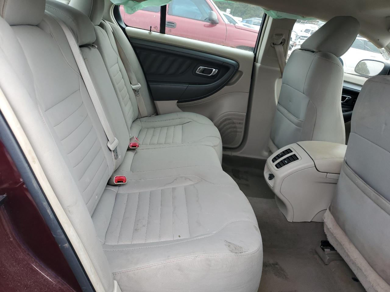 2011 Ford Taurus - Image 10