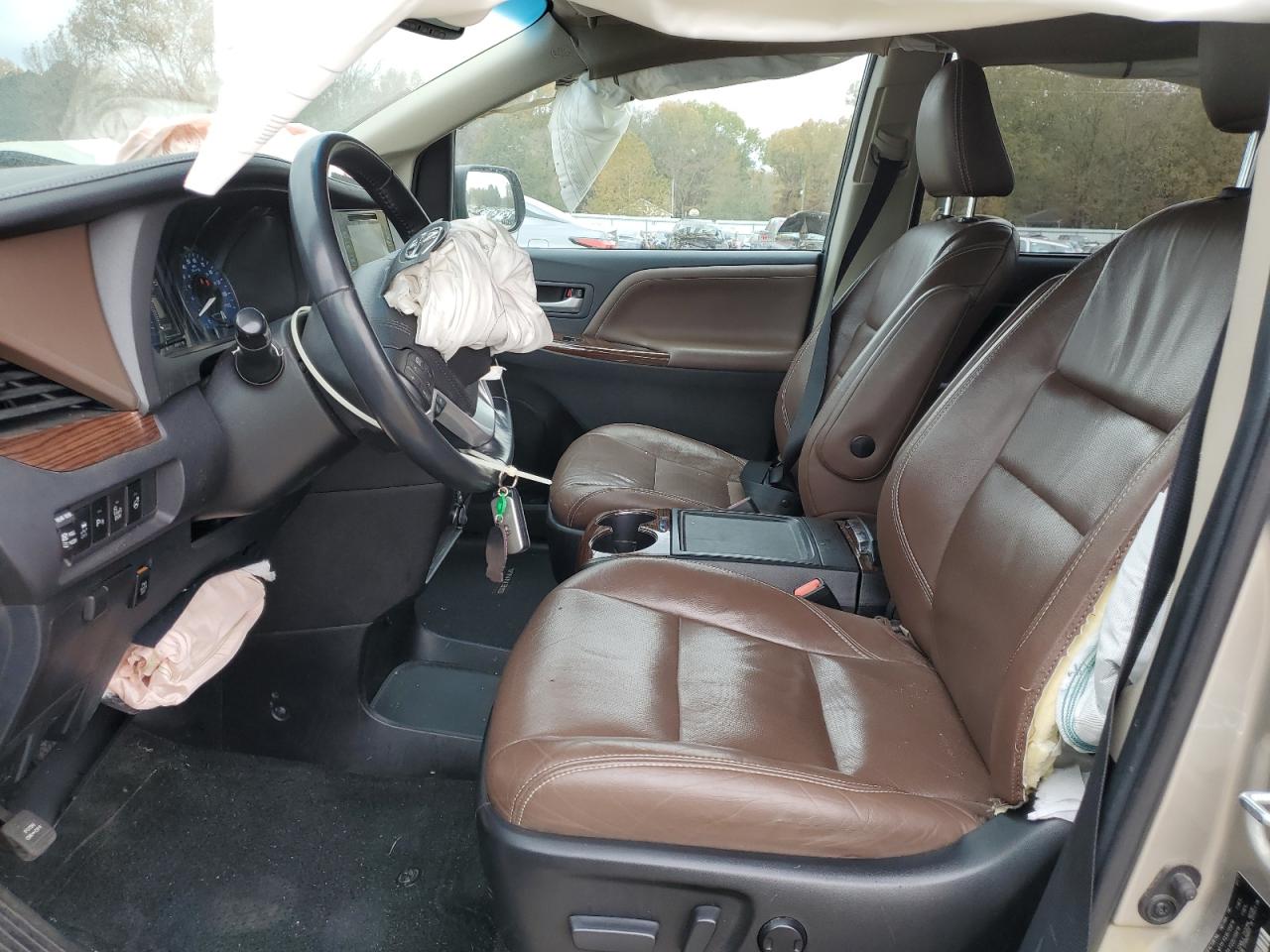 2017 Toyota Sienna - Image 7