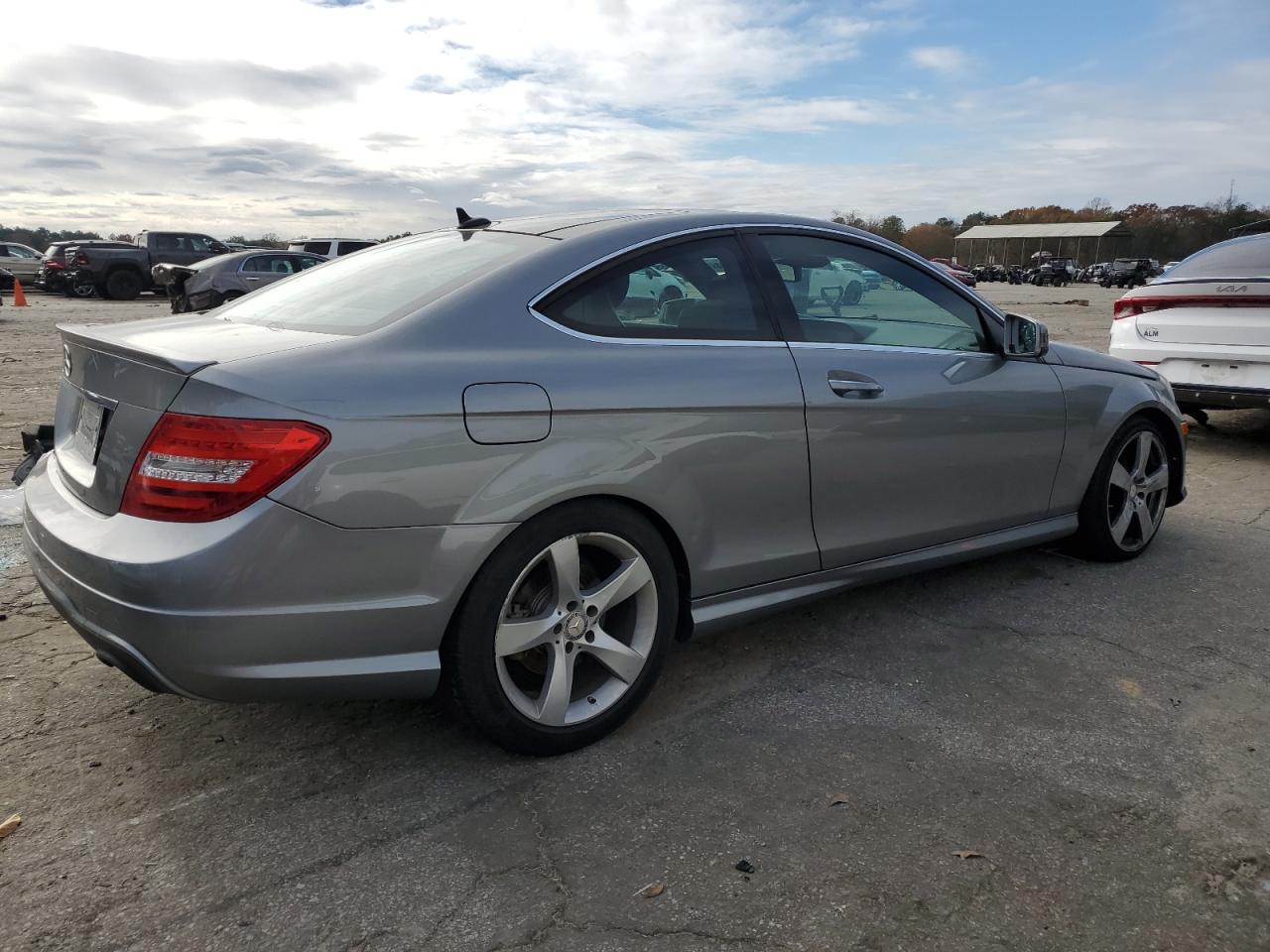 VIN WDDGJ5HB2EG288252 2014 MERCEDES-BENZ C-CLASS no.3