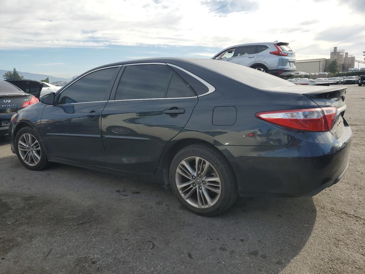 4T1BF1FK5FU494195 2015 TOYOTA CAMRY - Image 2