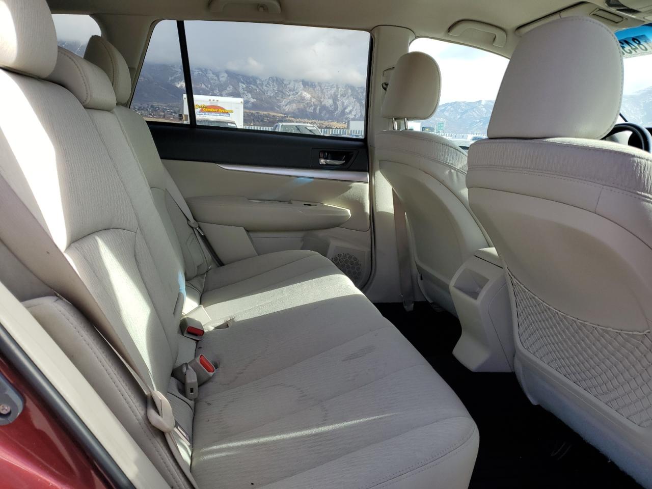 2011 Subaru Outback - Image 11