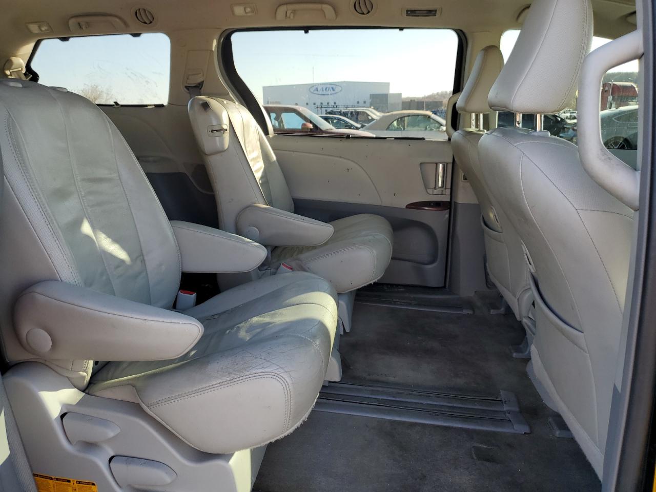 2013 Toyota Sienna - Image 11