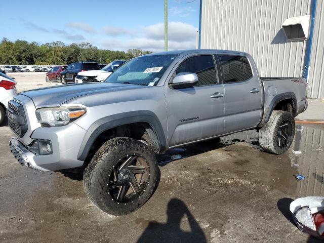  TOYOTA TACOMA 2017 Srebrny