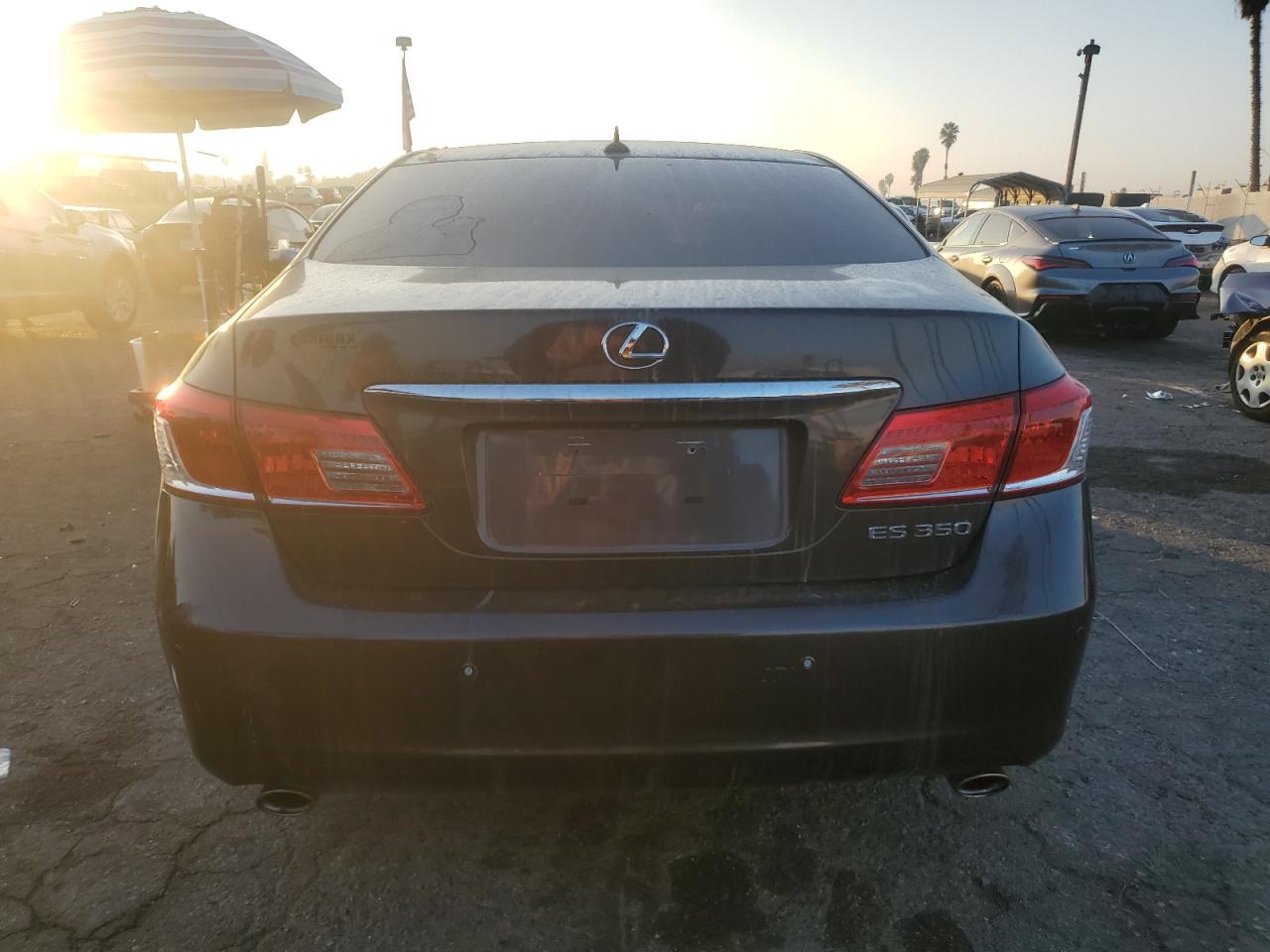 2011 Lexus ES - Image 6