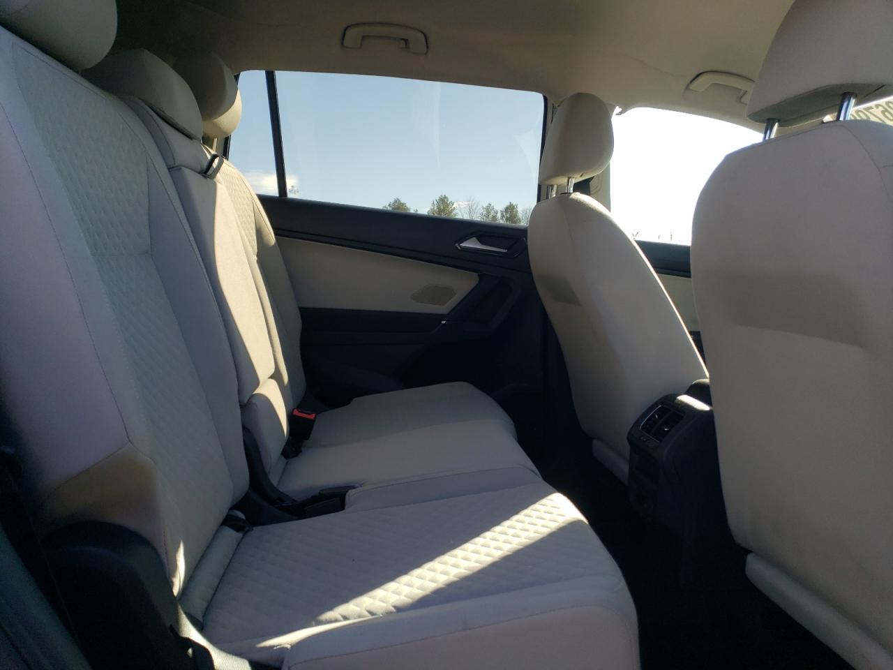 2018 Volkswagen Tiguan - Image 11