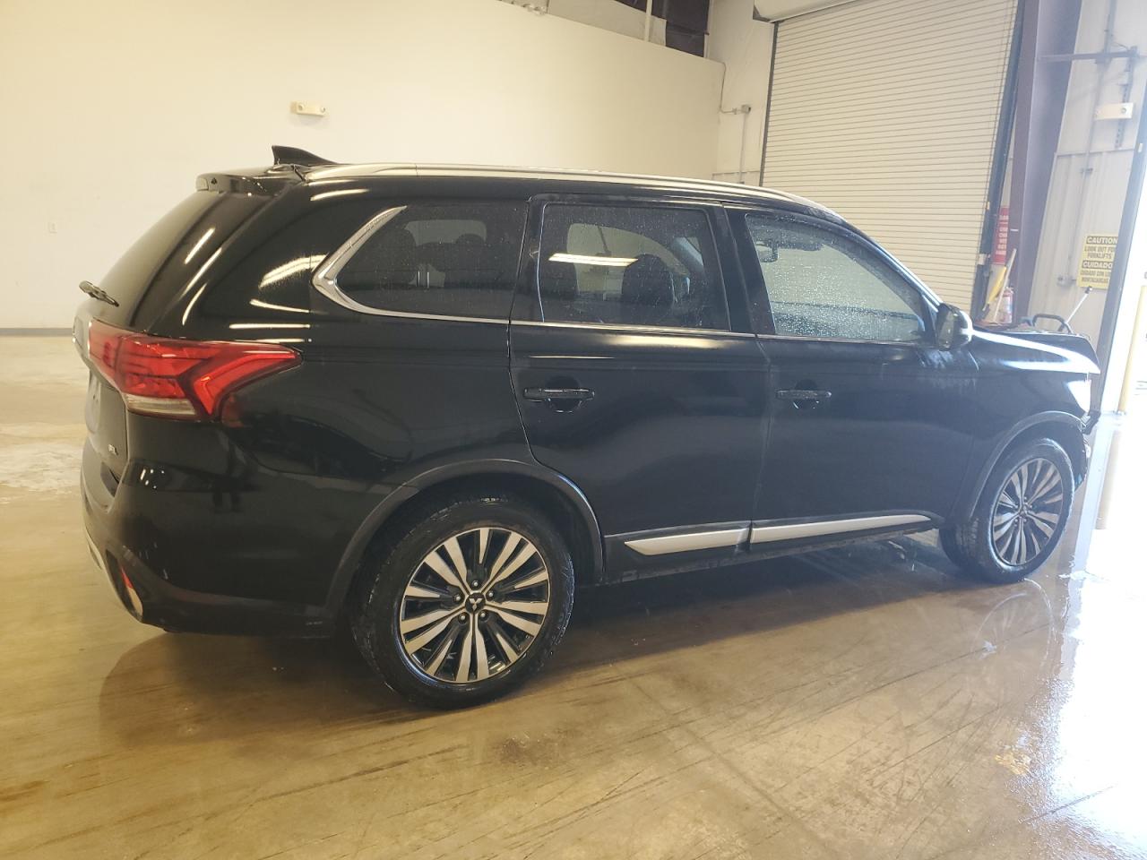 2020 Mitsubishi Outlander - Image 3