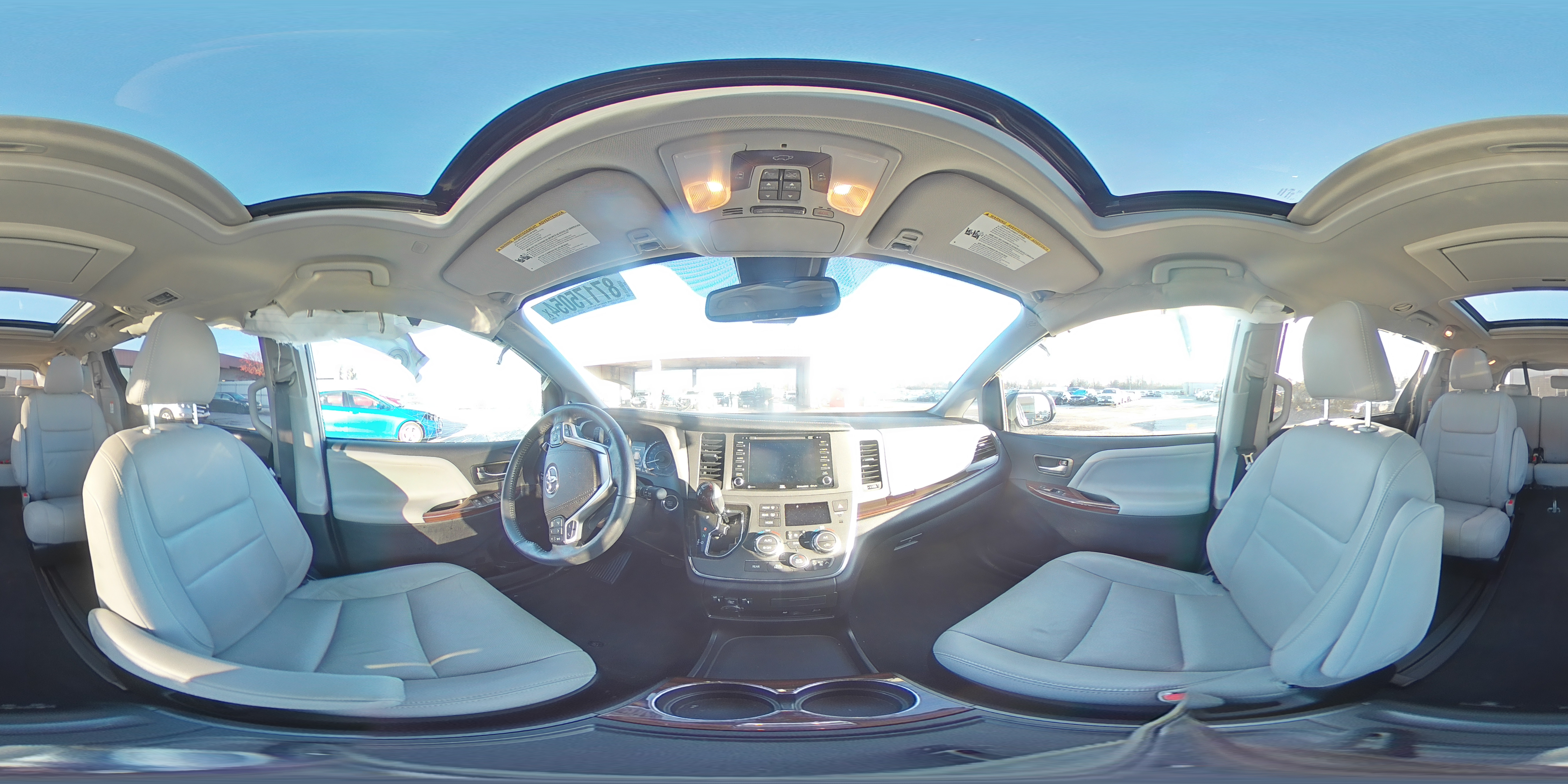 2019 Toyota Sienna - Image 13