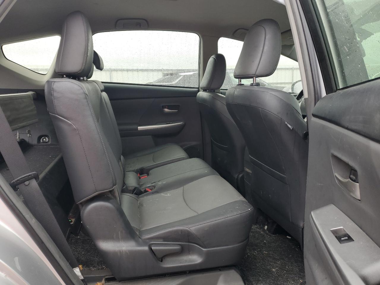 2014 Toyota Prius - Image 10