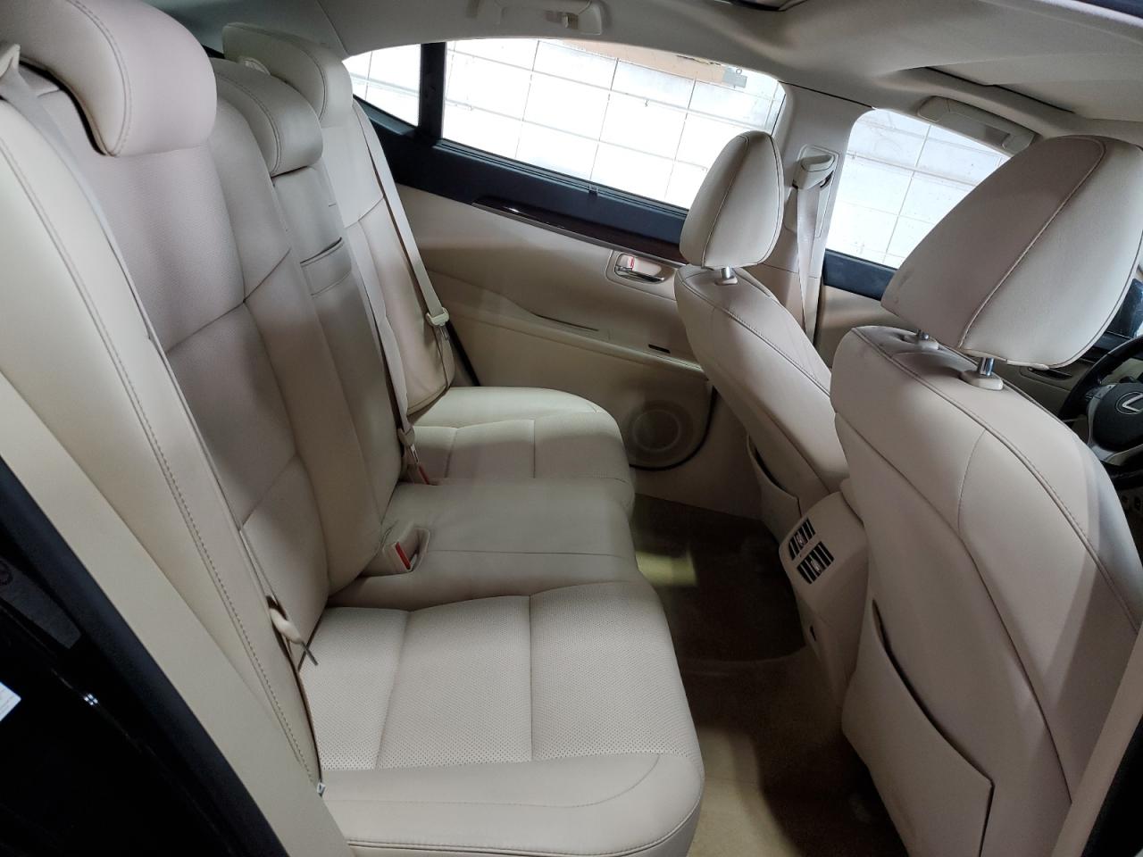 2014 Lexus ES - Image 10