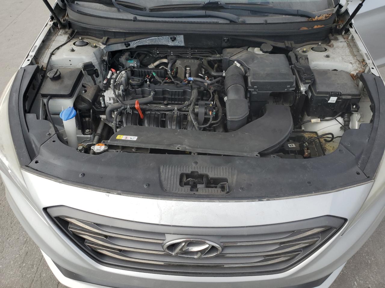 2016 Hyundai Sonata - Image 11