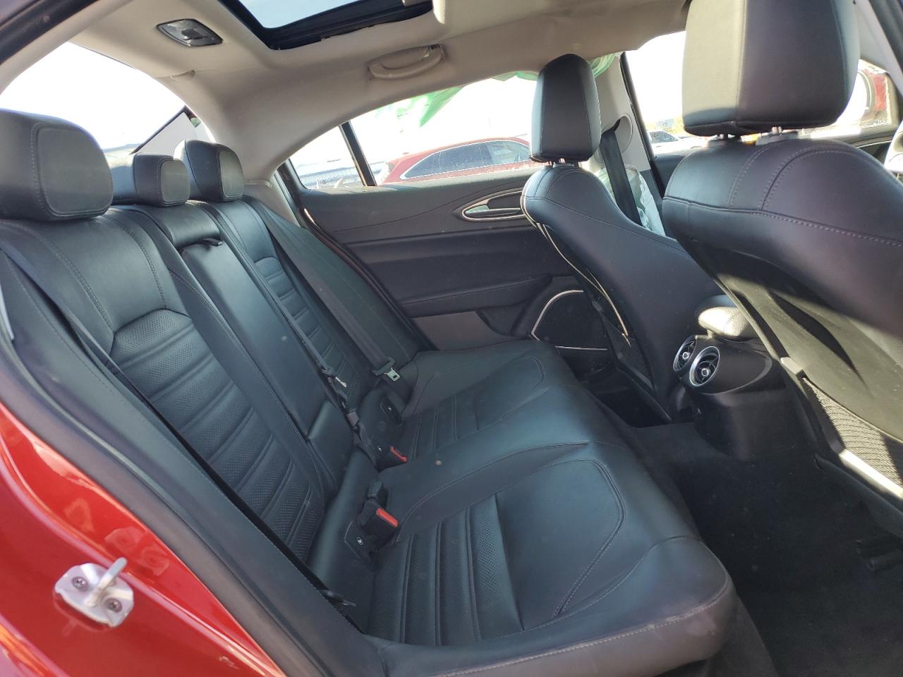 2017 Alfa Romeo Giulia - Image 10