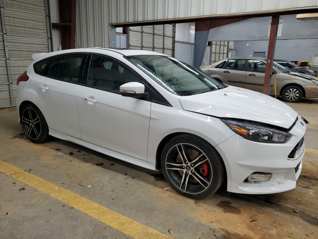 VIN 1FADP3L91FL333250 2015 FORD FOCUS no.4