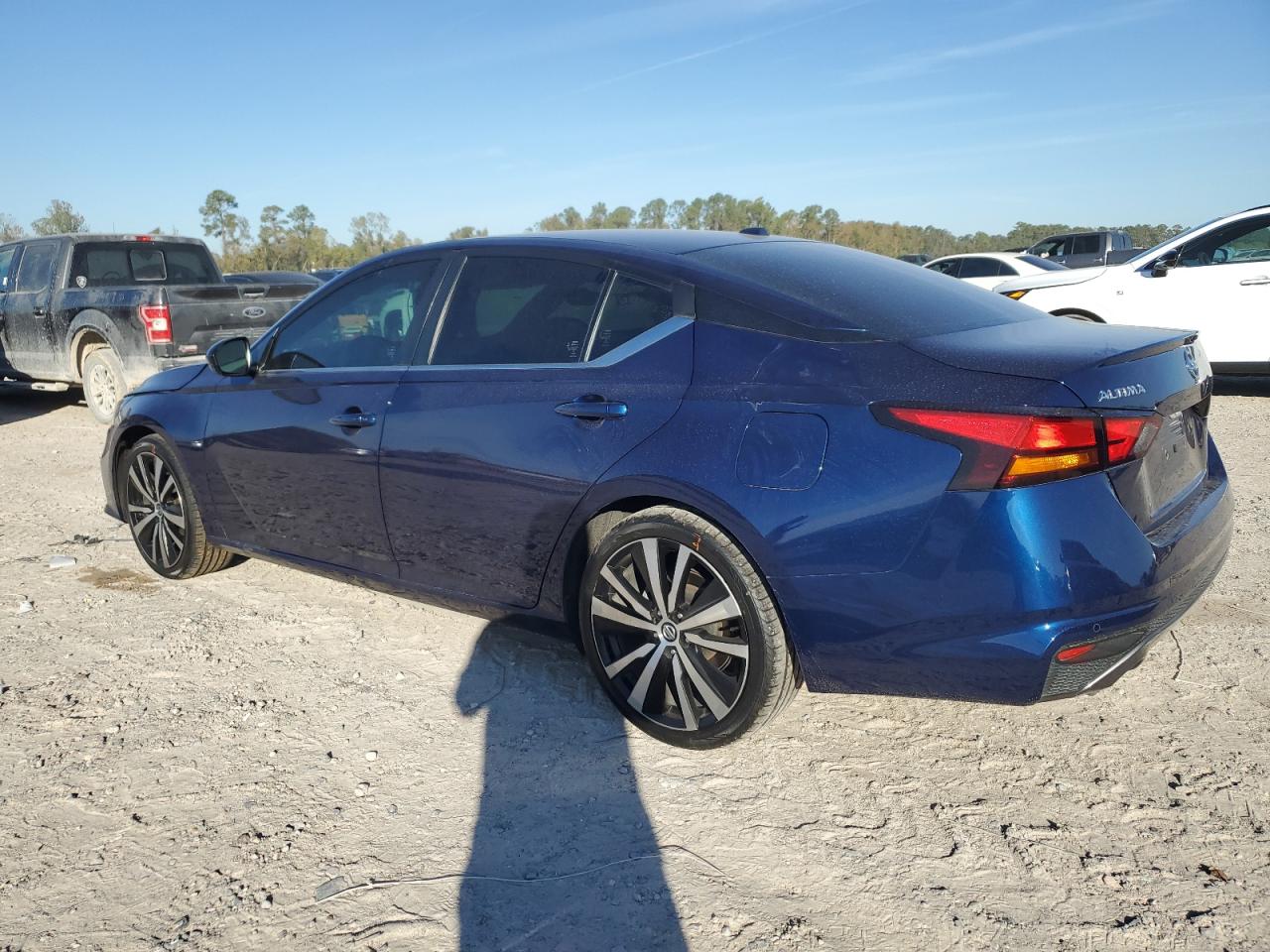 2020 Nissan Altima - Image 2