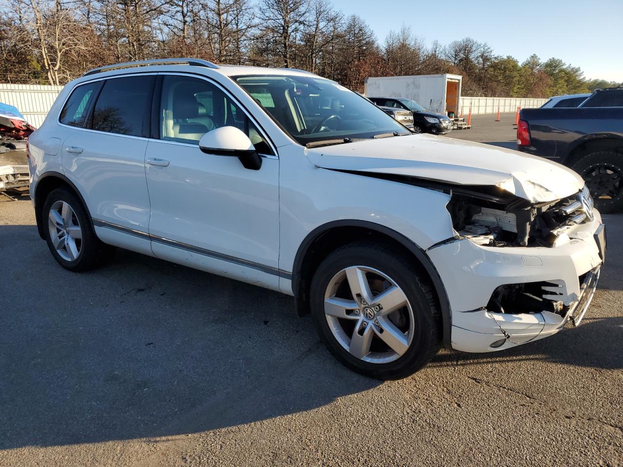 VIN WVGEP9BP9DD006082 2013 VOLKSWAGEN TOUAREG no.4