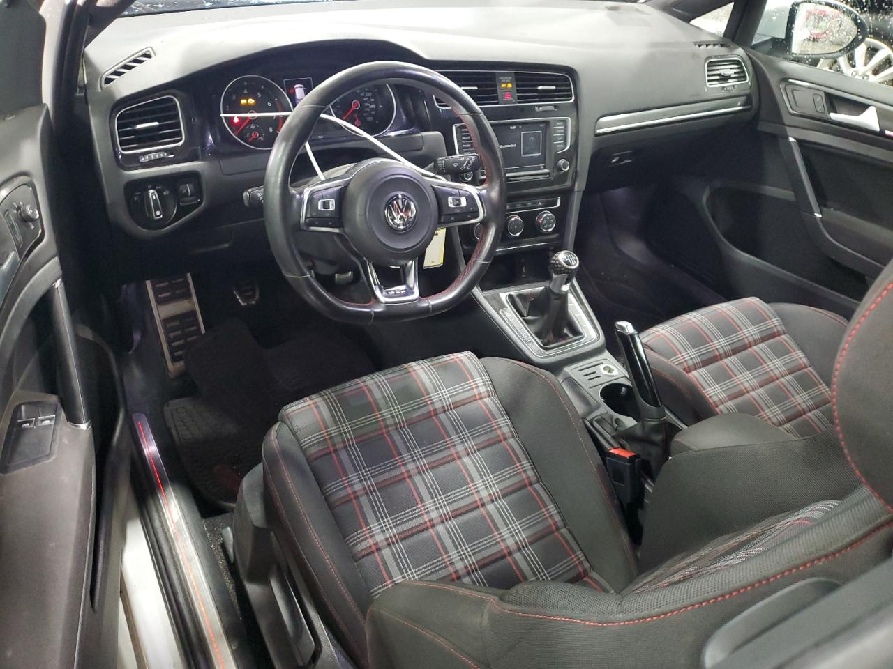 2016 Volkswagen GTI - Image 8