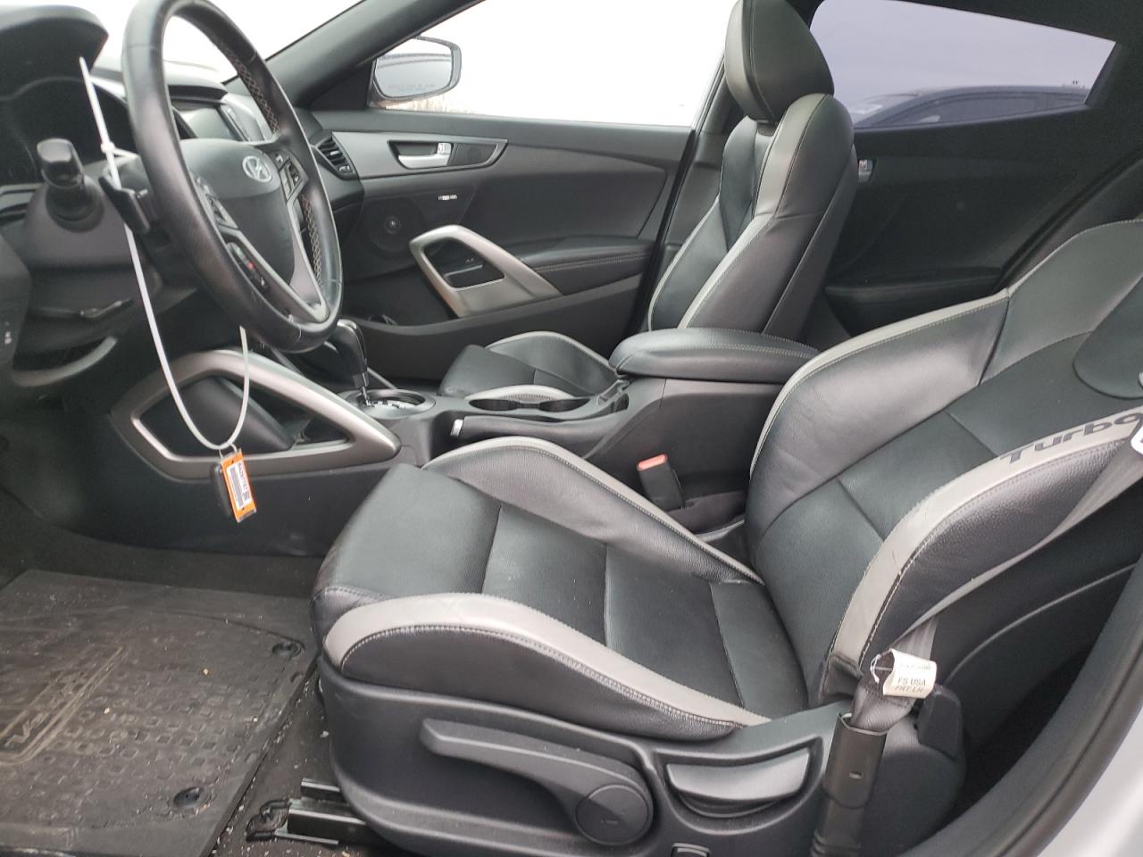 2016 Hyundai Veloster - Image 7