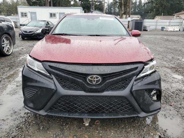  TOYOTA CAMRY 2018 Czerwony