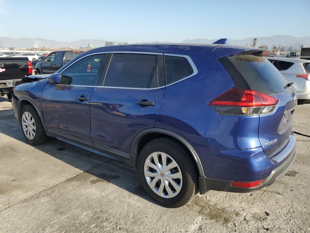 2018 Nissan Rogue - Image 2