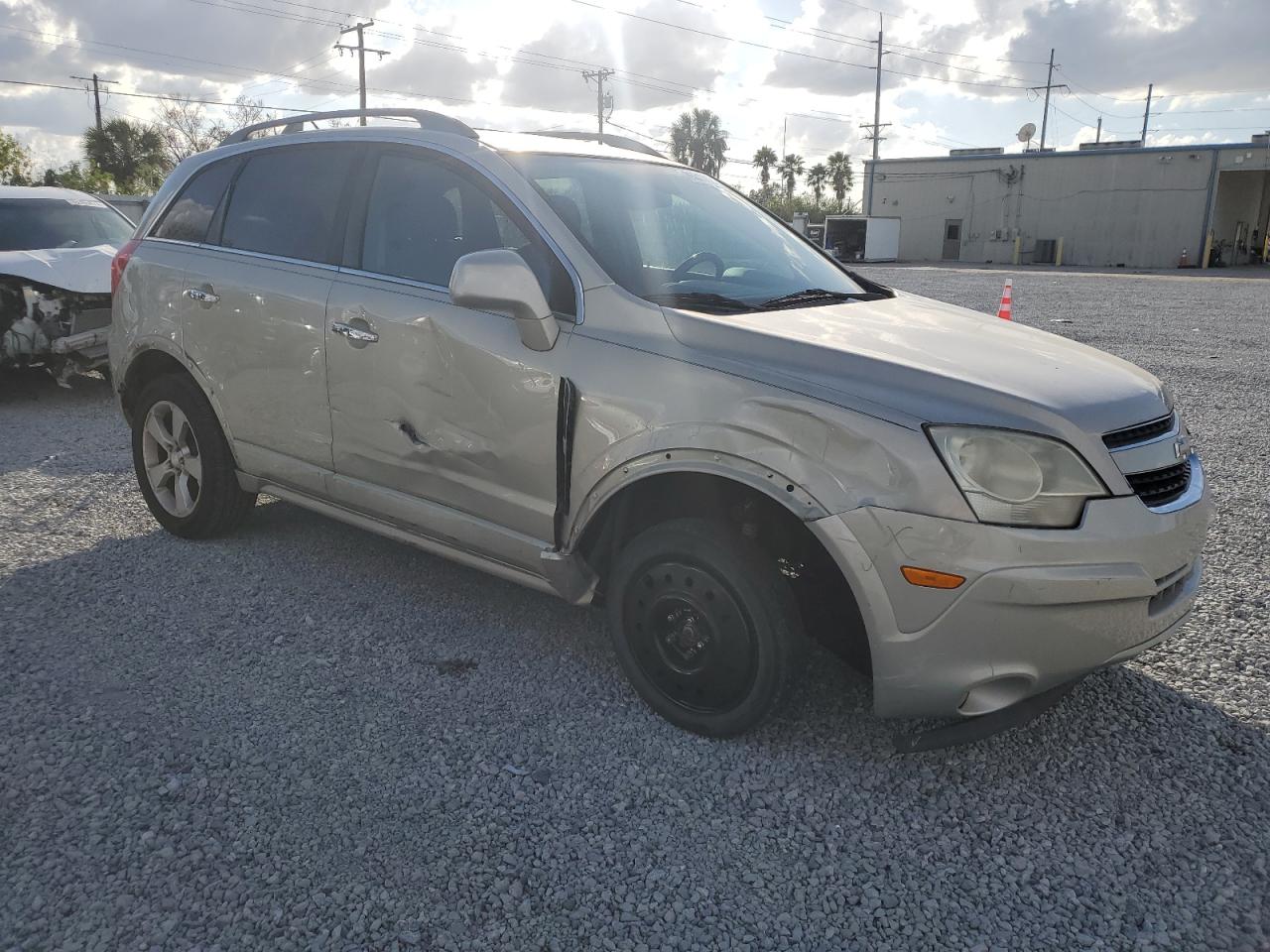 VIN 3GNAL3EK0ES586570 2014 CHEVROLET CAPTIVA no.4