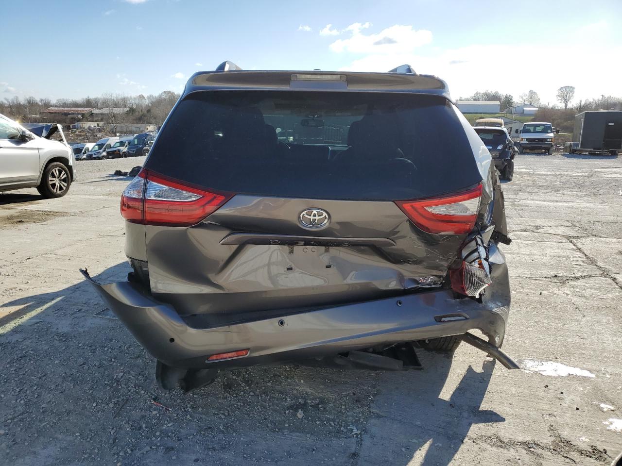 2017 Toyota Sienna - Image 6