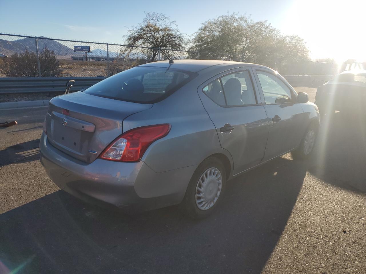 VIN 3N1CN7AP5EL865904 2014 NISSAN VERSA no.3