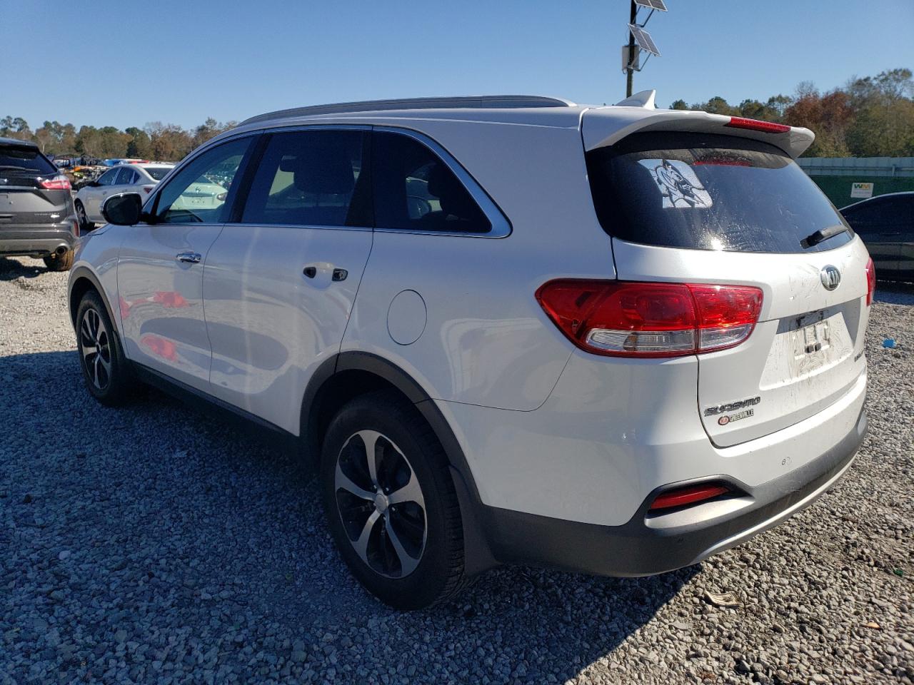 2016 Kia Sorento - Image 2