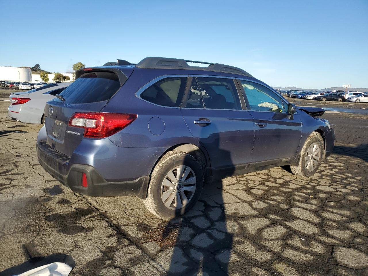 VIN 4S4BSAFC6J3389135 2018 SUBARU OUTBACK no.3